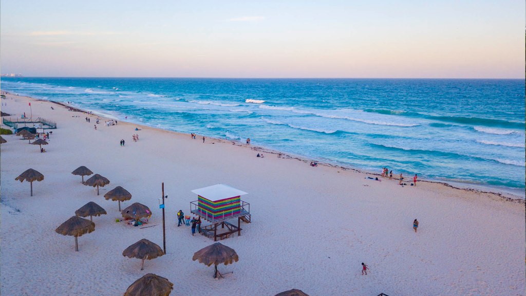 El Mundo Maya en Cancún : Zona arqueológica El Rey.